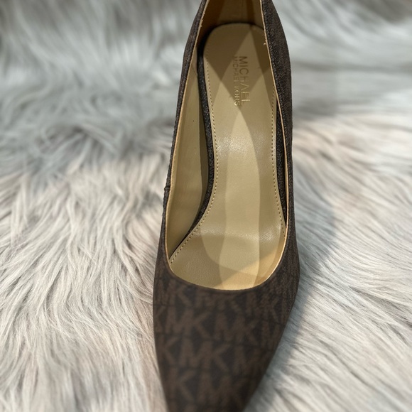 Michael Kors Milly Brown Signature Logo high heels shoes. New - Picture 8 of 8